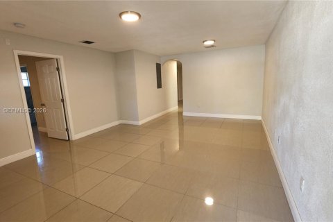 House in Miami, Florida 3 bedrooms, 134.71 sq.m. № 2180786 - photo 14