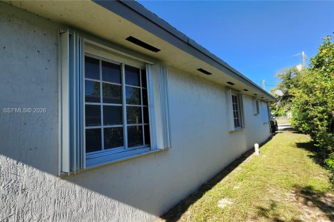 House in Miami, Florida 3 bedrooms, 134.71 sq.m. № 2180786 - photo 20