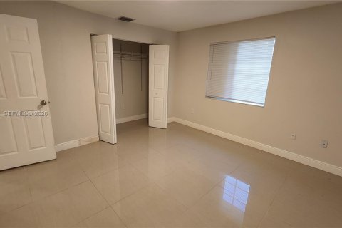 House in Miami, Florida 3 bedrooms, 134.71 sq.m. № 2180786 - photo 19