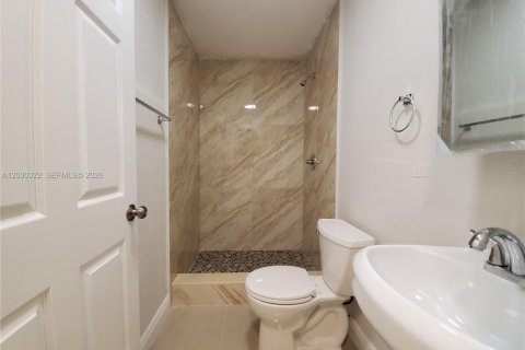 House in Miami, Florida 3 bedrooms, 134.71 sq.m. № 2180786 - photo 10