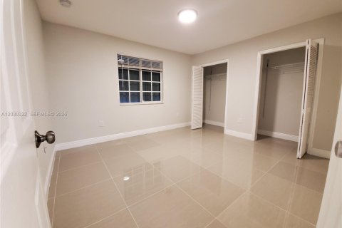 House in Miami, Florida 3 bedrooms, 134.71 sq.m. № 2180786 - photo 12