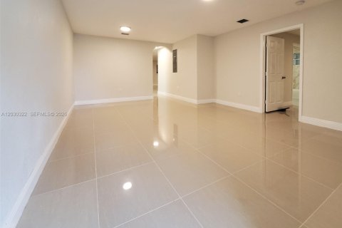 House in Miami, Florida 3 bedrooms, 134.71 sq.m. № 2180786 - photo 3