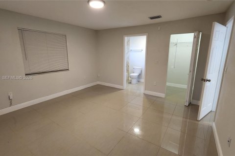 House in Miami, Florida 3 bedrooms, 134.71 sq.m. № 2180786 - photo 15