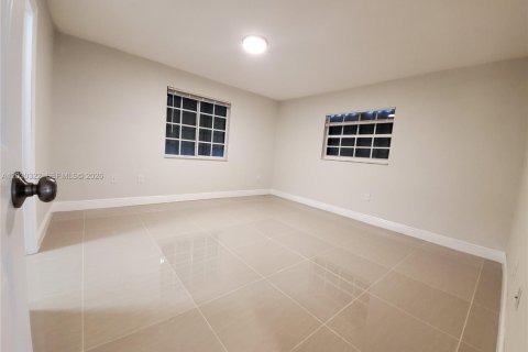 House in Miami, Florida 3 bedrooms, 134.71 sq.m. № 2180786 - photo 4