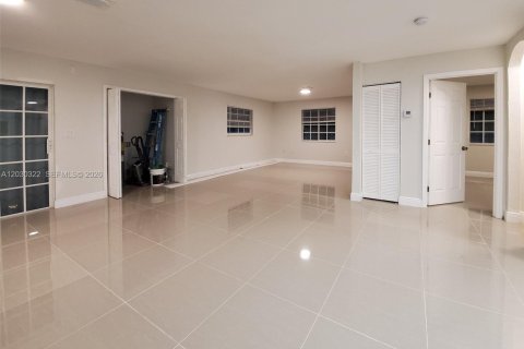 House in Miami, Florida 3 bedrooms, 134.71 sq.m. № 2180786 - photo 9