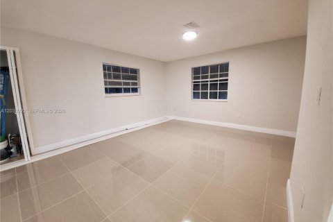 House in Miami, Florida 3 bedrooms, 134.71 sq.m. № 2180786 - photo 13