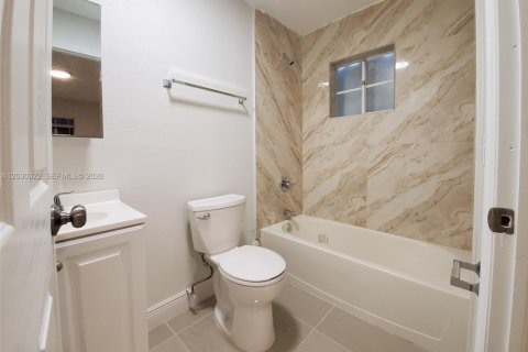 House in Miami, Florida 3 bedrooms, 134.71 sq.m. № 2180786 - photo 6