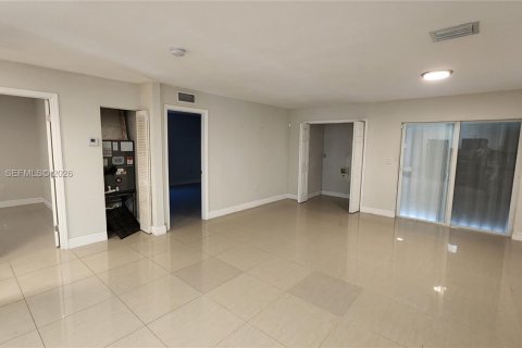 House in Miami, Florida 3 bedrooms, 134.71 sq.m. № 2180786 - photo 18