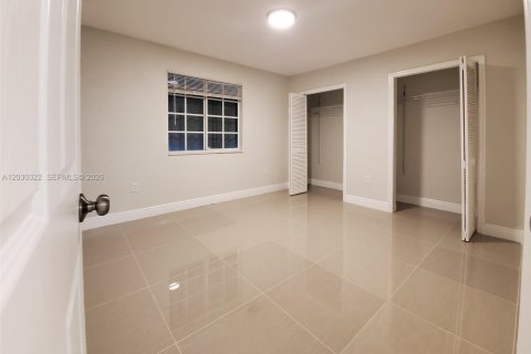 House in Miami, Florida 3 bedrooms, 134.71 sq.m. № 2180786 - photo 11