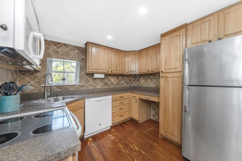 House in Palm Harbor, Florida 2 bedrooms, 81.66 sq.m. № 2225388 - photo 17