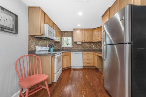 House in Palm Harbor, Florida 2 bedrooms, 81.66 sq.m. № 2225388 - photo 12