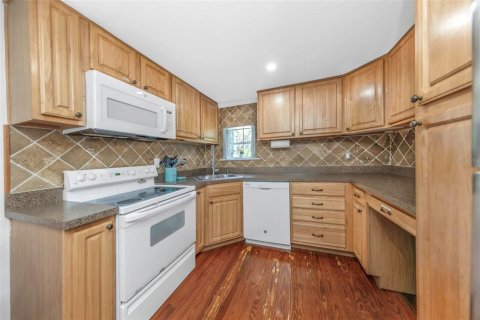 House in Palm Harbor, Florida 2 bedrooms, 81.66 sq.m. № 2225388 - photo 6