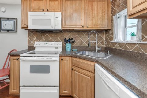 House in Palm Harbor, Florida 2 bedrooms, 81.66 sq.m. № 2225388 - photo 15