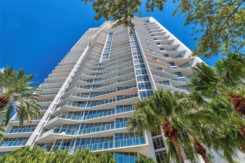 Condominio en alquiler en Saint Petersburg, Florida, 2 dormitorios, 94.57 m2 № 1900475 - foto 1