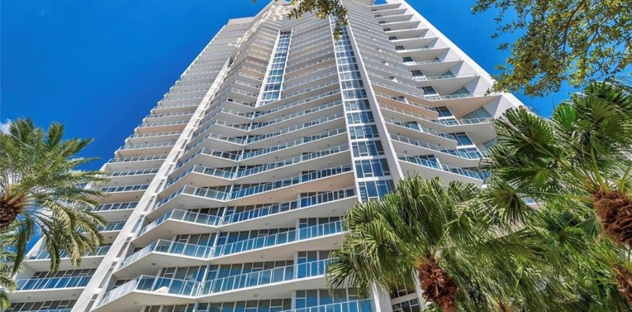 Condominio en Saint Petersburg, Florida, 2 dormitorios  № 1900475