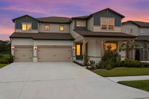 House in Land O' Lakes, Florida 5 bedrooms, 396.88 sq.m. № 1786103 - photo 1