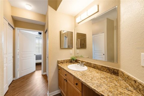 Condo in Tampa, Florida, 2 bedrooms  № 1901357 - photo 16