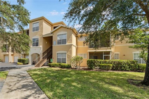 Condo in Tampa, Florida, 2 bedrooms  № 1901357 - photo 1