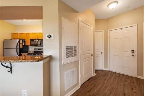 Condo in Tampa, Florida, 2 bedrooms  № 1901357 - photo 9