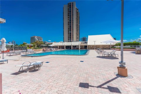 Condo in Aventura, Florida, 1 bedroom № 2077756 - photo 24