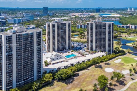 Condo in Aventura, Florida, 1 bedroom № 2077756 - photo 29