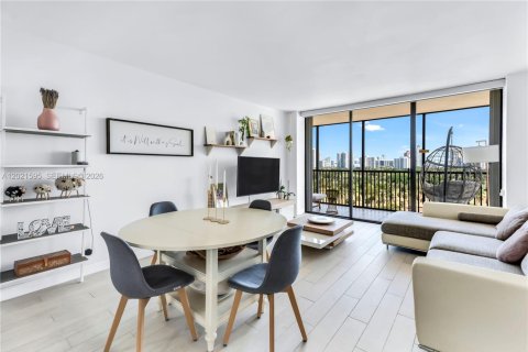 Condo in Aventura, Florida, 1 bedroom № 2077756 - photo 10