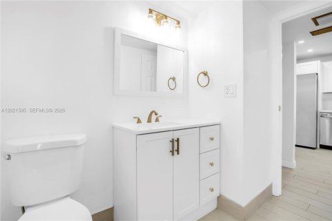 Condo in Aventura, Florida, 1 bedroom № 2077756 - photo 16