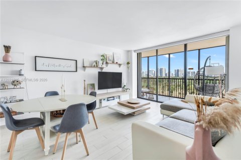 Condo in Aventura, Florida, 1 bedroom № 2077756 - photo 11
