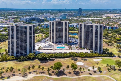 Condo in Aventura, Florida, 1 bedroom № 2077756 - photo 27