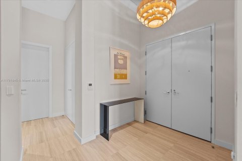 Condo in Miami Beach, Florida, 2 bedrooms  № 1870054 - photo 9