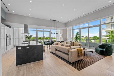 Condo in Miami Beach, Florida, 2 bedrooms  № 1870054 - photo 11