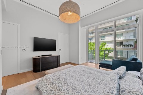 Condo in Miami Beach, Florida, 2 bedrooms  № 1870054 - photo 25