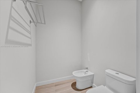 Condo in Miami Beach, Florida, 2 bedrooms  № 1870054 - photo 28