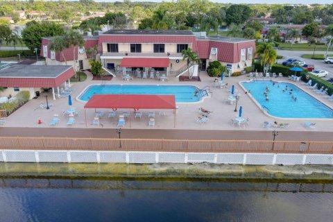 Condo in Lake Worth, Florida, 2 bedrooms  № 1155766 - photo 1