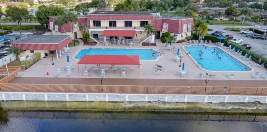 Condo in Lake Worth, Florida, 2 bedrooms № 1155766