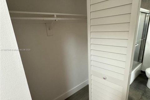Снять в аренду кондоминиум в Майами, Флорида 1 спальня, 66.15м2, № 2079485 - фото 11