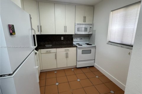 Снять в аренду кондоминиум в Майами, Флорида 1 спальня, 66.15м2, № 2079485 - фото 3