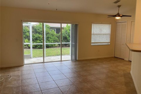 Condo in Rotonda, Florida, 2 bedrooms № 2398605 - photo 11