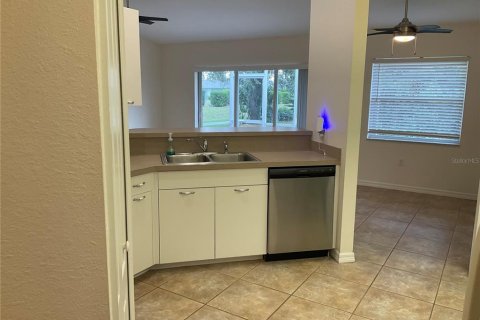 Condo in Rotonda, Florida, 2 bedrooms № 2398605 - photo 13