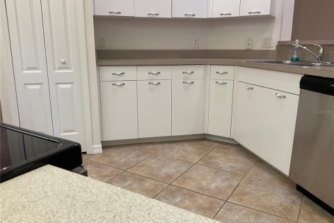 Condo in Rotonda, Florida, 2 bedrooms № 2398605 - photo 3