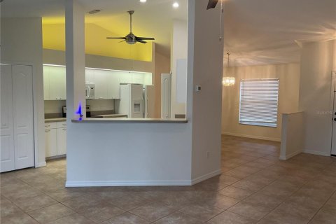 Condo in Rotonda, Florida, 2 bedrooms № 2398605 - photo 16