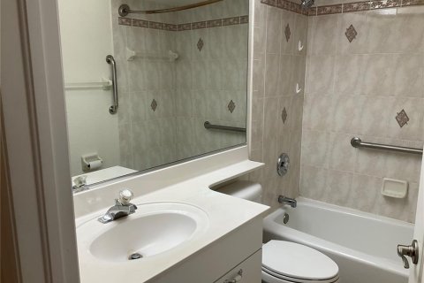 Condo in Rotonda, Florida, 2 bedrooms № 2398605 - photo 21