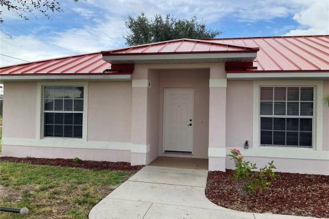Condo in Rotonda, Florida, 2 bedrooms № 2398605 - photo 8