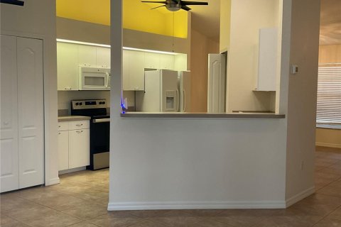 Condo in Rotonda, Florida, 2 bedrooms № 2398605 - photo 4