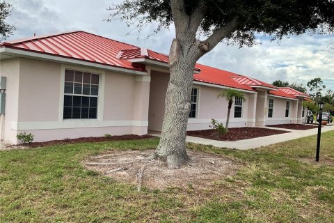 Condo in Rotonda, Florida, 2 bedrooms № 2398605 - photo 6