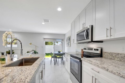 Touwnhouse à louer à Lake Worth, Floride: 3 chambres, 131.74 m2 № 2439219 - photo 7