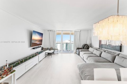 Condominio en venta en Hollywood, Florida, 2 dormitorios, 117.99 m2 № 2030318 - foto 13