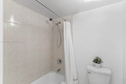 Condominio en venta en Hollywood, Florida, 2 dormitorios, 117.99 m2 № 2030318 - foto 26