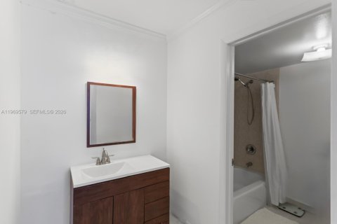 Condominio en venta en Hollywood, Florida, 2 dormitorios, 117.99 m2 № 2030318 - foto 28