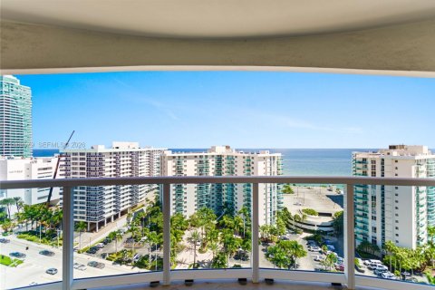 Condominio en venta en Hollywood, Florida, 2 dormitorios, 117.99 m2 № 2030318 - foto 30